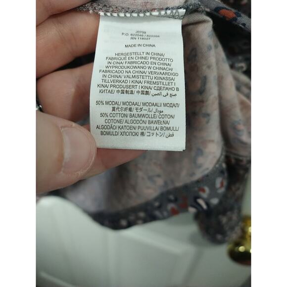 Boden Woman 8P Blouse Leopard Gray V Button Front Long Sleeve - Picture 9 of 11